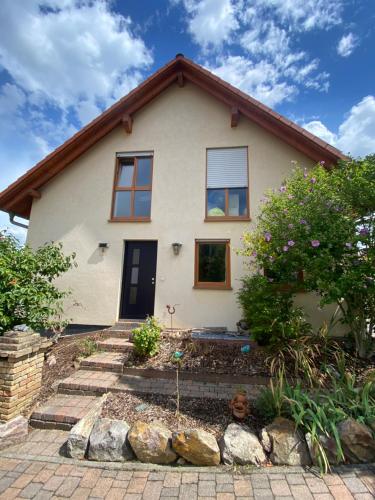 Ferienhaus am Waldrand Village Holiday home in 山區博本海姆