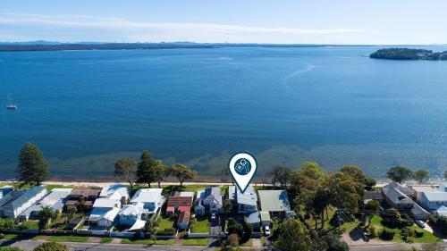 Paradiso Beach House in Salamander Bay
