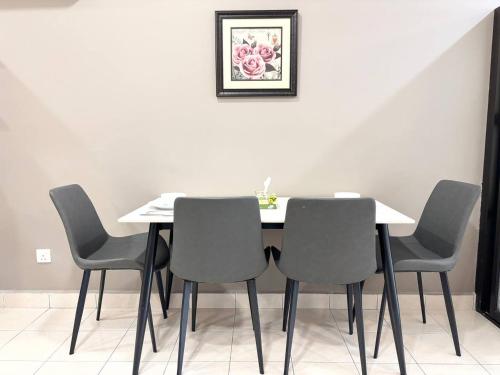 Cempaka Apartment 2Queen 4Pax  5 - image 3