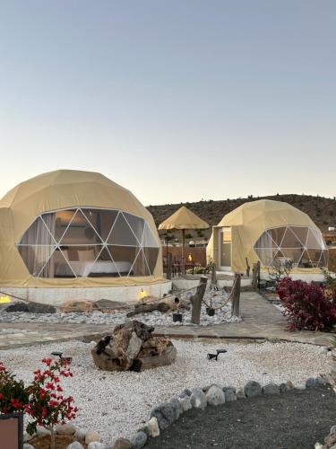 Jabal shams domes in Al Ḩayl