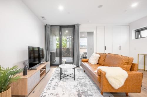 CBR CBDStylish 2BR Parkside Retreat w 2 parking - image 5