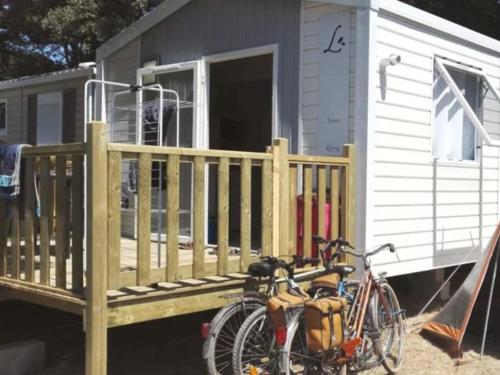 Mobil-home 4 pers avec terrasse | 2 chambres - API-1-52-504 - Camping - Saint-Michel-Chef-Chef