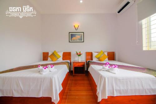 3 twin beds
