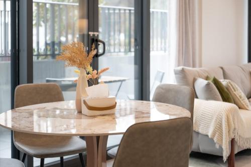 Létesítmények, Sunny Lyneham Stay, Courtyard, Gym n Parking in Lyneham