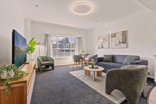 1 Bedroom Apartment with City Skyline Views - image 14