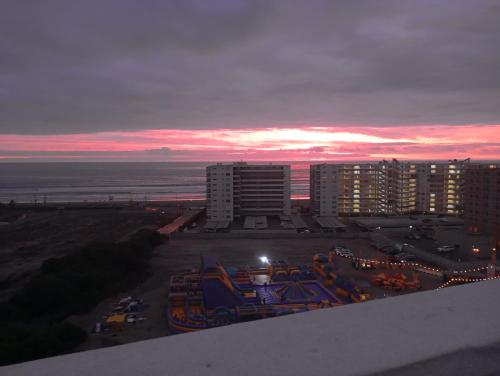 Bello departamento familiar nuevo en La Serena vista al mar, piso 4 con ascensor, malla de seguridad anticaída, piscina, estacionamiento gratuito, regalo de bienvenida, a pasos del Faro