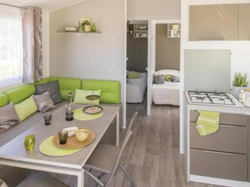 Mobil-home avec terrasse pour 5 personnes, 2 chambres - API-1-52-791, Seillac (photo 4)