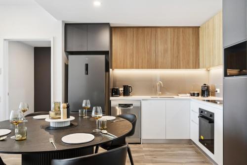 Luxury 2 Bedroom 2 Bathroom Apartment Walk to Burswood Casino - image 5