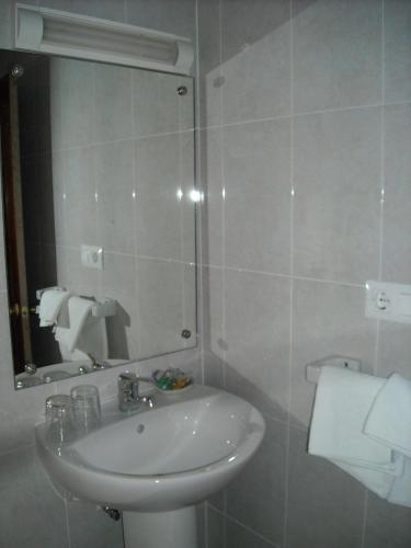 Hostal Residencia Avenida - image 3