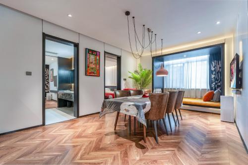 HeSu Hidden Art Hotel & Suites (HEONIC ART-PLAY HOTEL & SUITES - Ultimate Switch Experience - Exclusive 2&3-Bedroom Suites with Jade) in Kis Vadlúd Pagoda