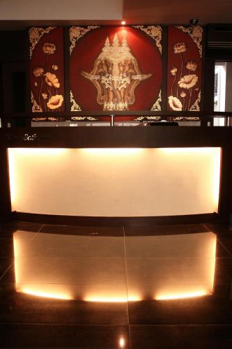 Front desk [24-hour]