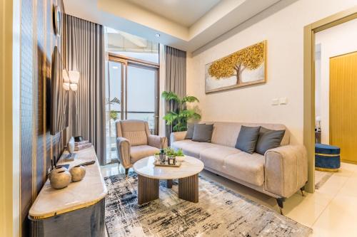 Steps from Dubai Water Canal 2BR, Near Safa Park & SZR, Easy Downtown Access, Aykon City 2 Tower C, Business Bay by Deluxe Holiday Homes, Дубай
