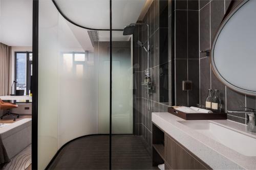 room detail thumbnail 2