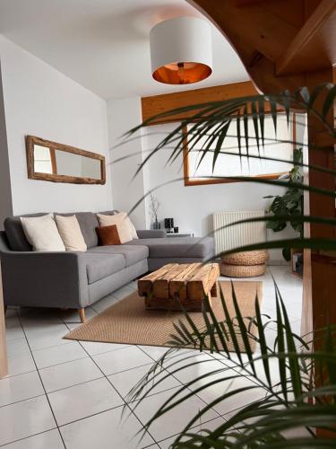 Duplex Sallanches - Terrasse, Centre & Parking by AlpenlySallanches, Салланш