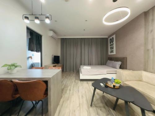 Vinhomes Smartcity- Căn hộ dich vụ - Zhomestay 2511