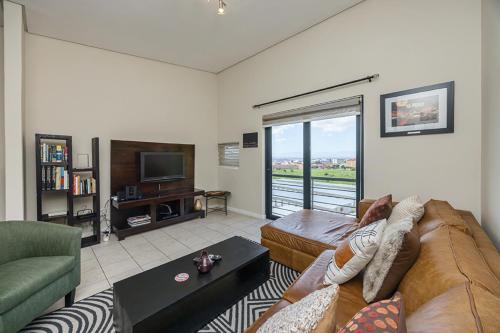 Delightful 2BD Townhouse in Woodstock - image 6