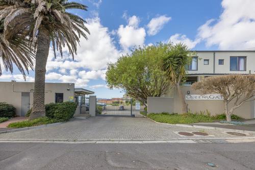 Delightful 2BD Townhouse in Woodstock - image 14