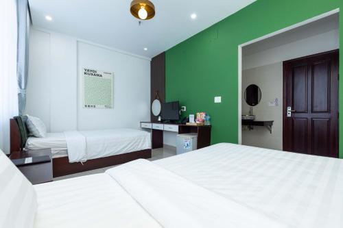 room detail thumbnail 1