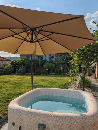 Pezsgőfürdő, Villa Vin Santo in Yavorovo