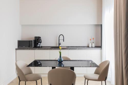 Bfor Hotel – Nola, CO