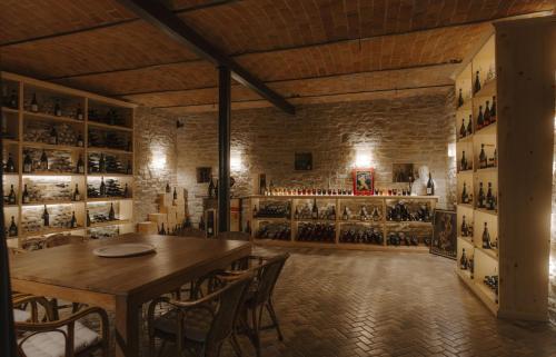 Ēdiens un dzērieni, Borgo Isolabella - Wine & Vermouth Relais in Loazzolo