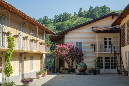 Skats, Borgo Isolabella - Wine & Vermouth Relais in Loazzolo