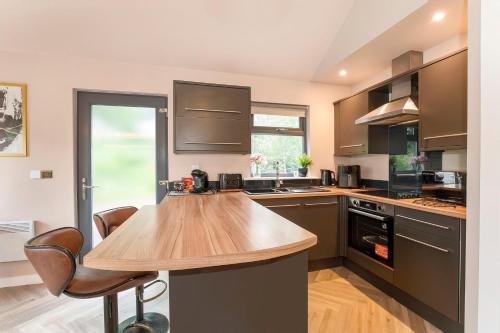 Oakwood Lodges with Hot tubs York in North Duffield