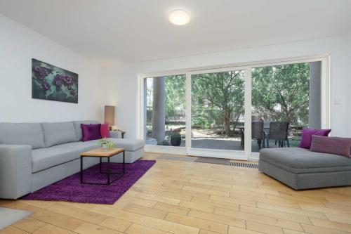 Lovely Apartment in Warsaw with Parking near Royal Baths Park by Noclegi Renters, Varsavia