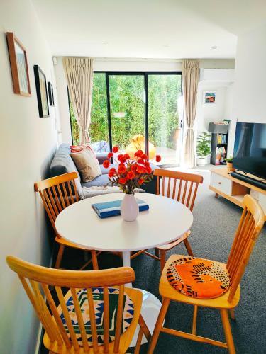 Közös társalgó / TV, Tranquil Bamboo Oasis at Christchurch in Tai Tapu