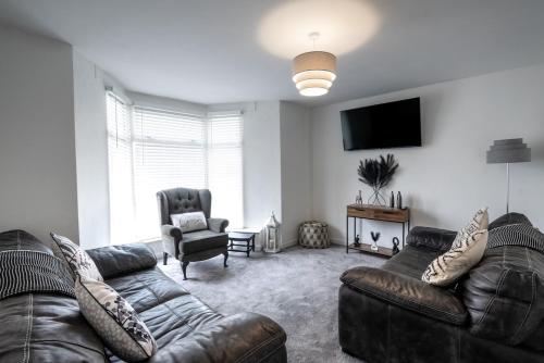 Stadium View 5-Bed Retreat + Parking gîte à louer Landore