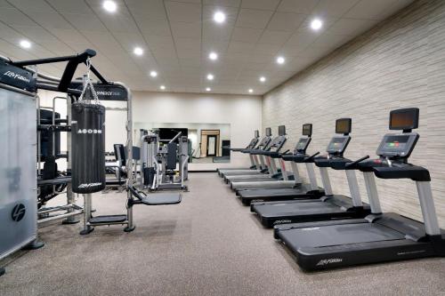 Courtyard by Marriott Charlotte Airport/Billy Graham Parkway - image 10