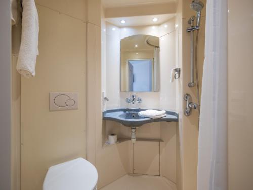 Premiere Classe Hotel Breda - image 12