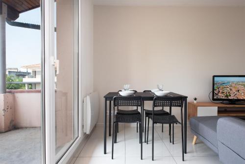 Oprema, T2 balcon avec parking sécurisé et gratuit (T2 balcon avec parking securise et gratuit) in Mirail-Universite