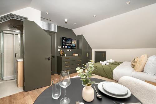 Arnos Grove Gem AC 1BR Sleeps 2 | WiFi & Parking. - image 9