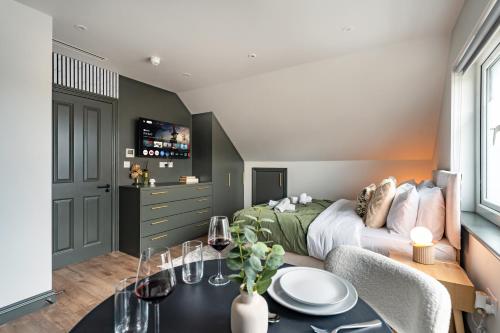 Arnos Grove Gem AC 1BR Sleeps 2 | WiFi & Parking. - image 10