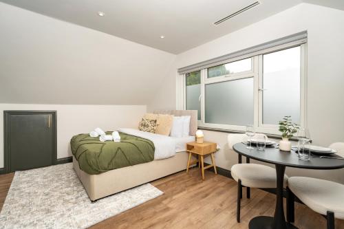 Modern Arnos Grove Studio, Air Conditioning