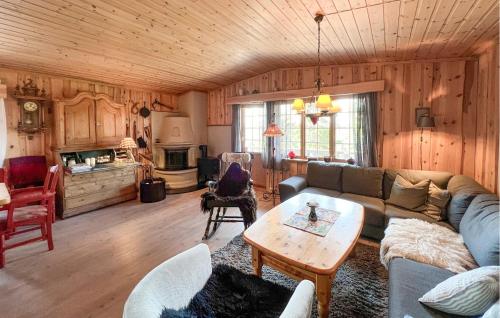 Beautiful Home In Sjusjøen With Sauna in 斯幽斯耶恩
