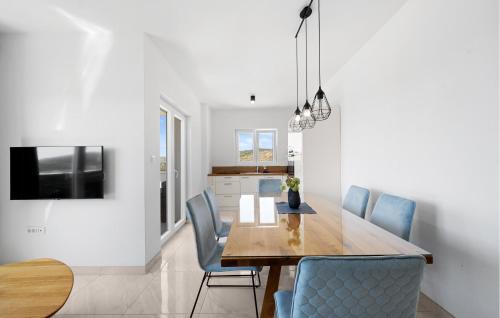 مطبخ, Awesome Apartment In Razanj in روجوزنيكا