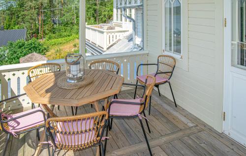 Awesome Home In Stallarholmen With Lake View