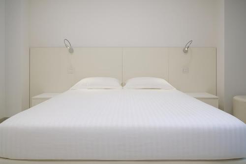 Marina di Petrolo Apartments - image 2