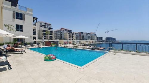 StayShort - Port de La Mer for 2 people right near the Sea, Dubai (foto 2)