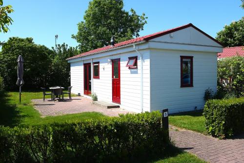 Exterior view of Hofgalow Chalet op camping 