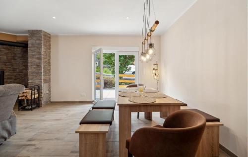 virtuve, Cozy Home In Großbreitenbach With Wifi in Herschdorf