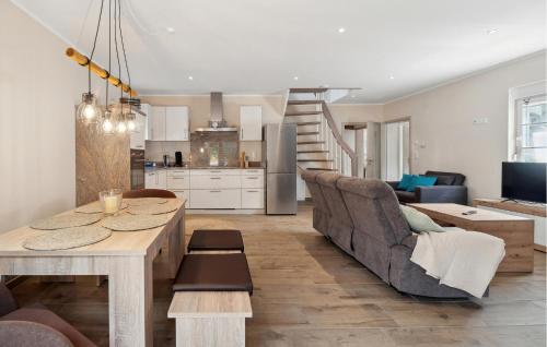 Cozy Home In Großbreitenbach With Wifi in Herschdorf