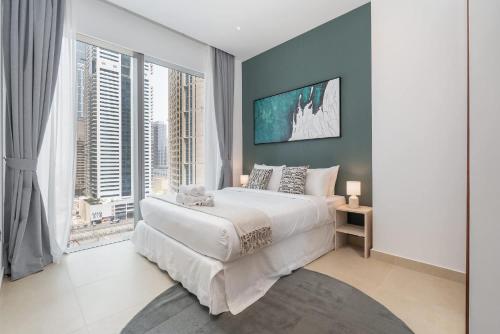 Free housekeeping visits during your stay - StayShort - Dubai Marina flat sleeps 3 with City Views, Dubai (photo 3)