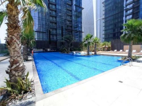 Free housekeeping visits during your stay - StayShort - Dubai Marina flat sleeps 3 with City Views, Dubai (photo 4)