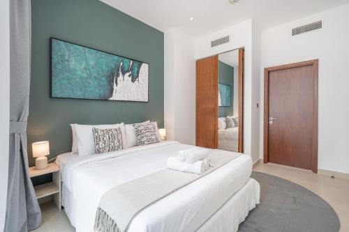Free housekeeping visits during your stay - StayShort - Dubai Marina flat sleeps 3 with City Views, Dubai (photo 9)