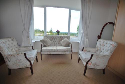 Yellow Cottage up to10 guests in Adare