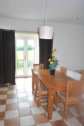 Yellow Cottage up to10 guests in Адар