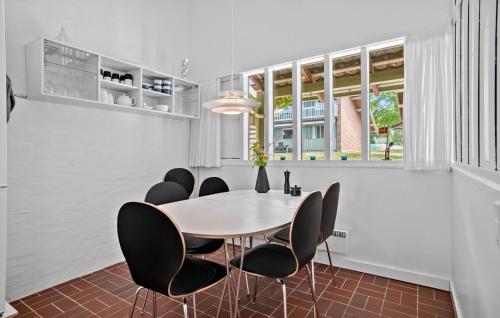 Kitchen, 2 Bedroom Stunning Home In Allinge in Slotslyngvej